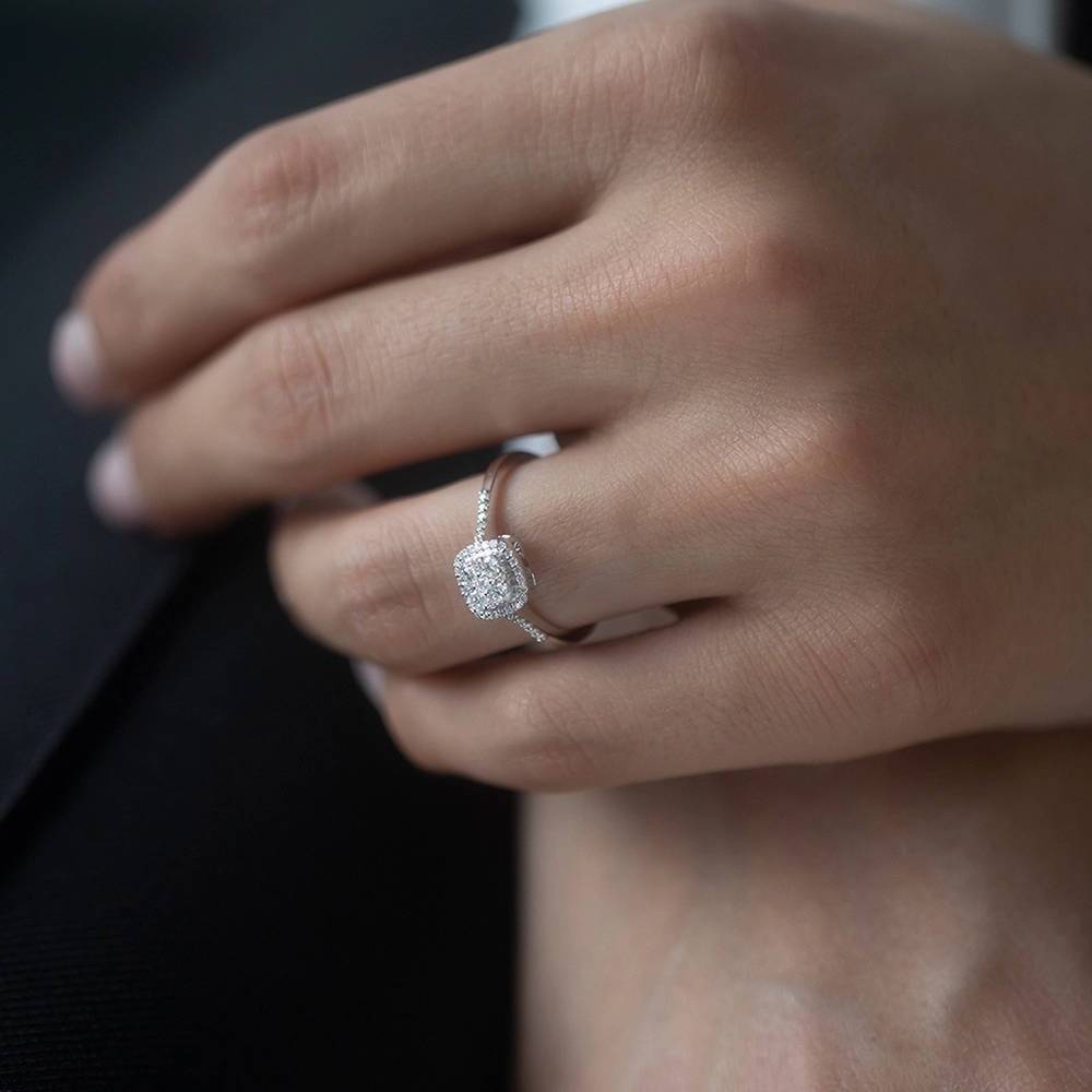 14K white gold design diamond ring