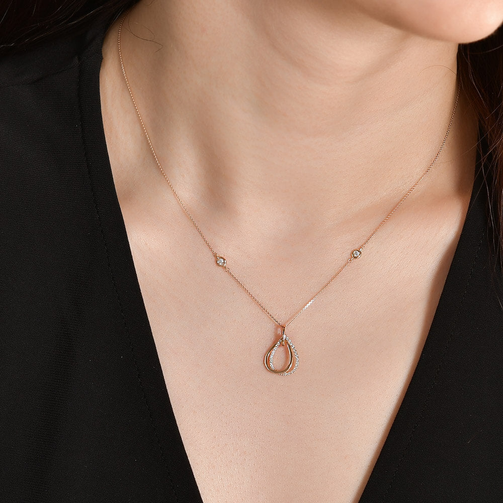 Design Pendant with Chain