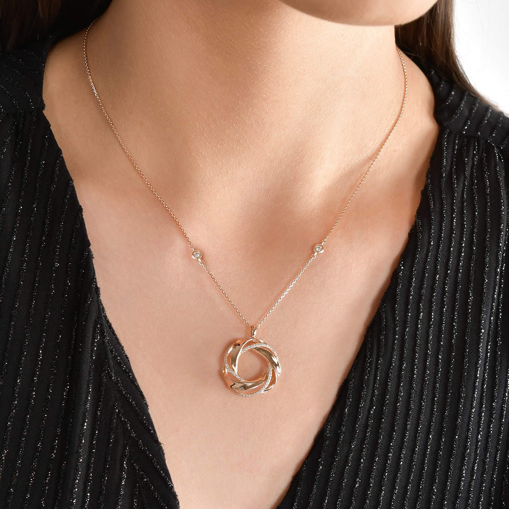 Design Pendant with Chain