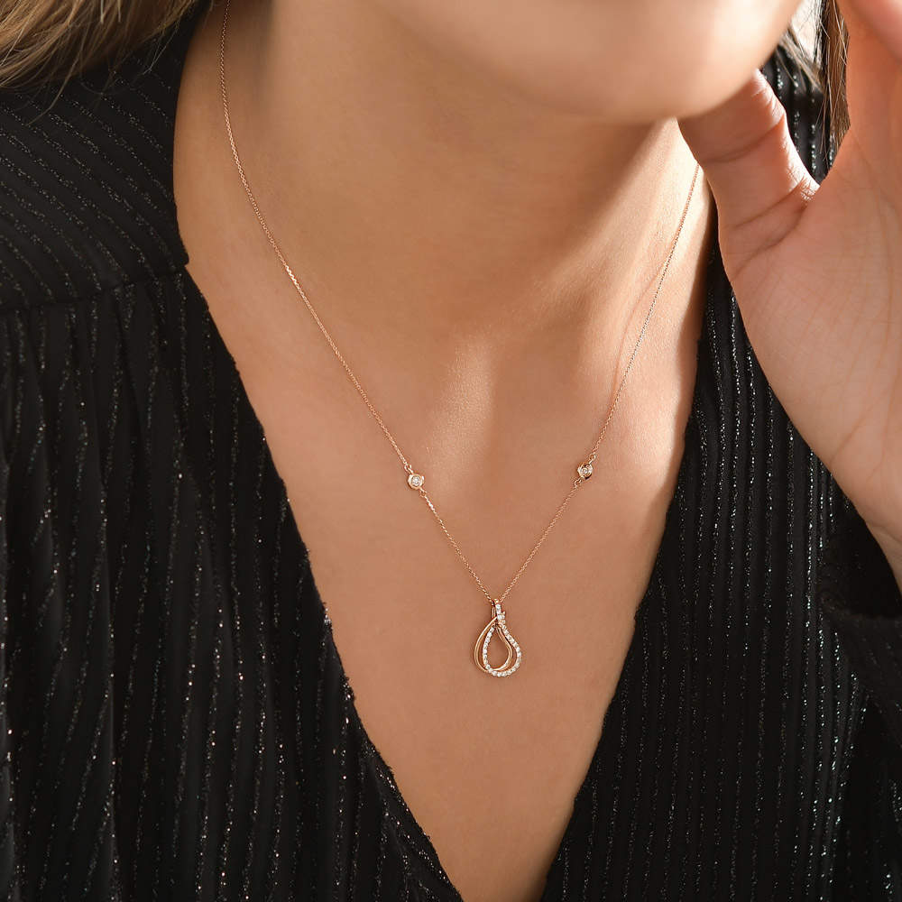 Design Pendant with Chain