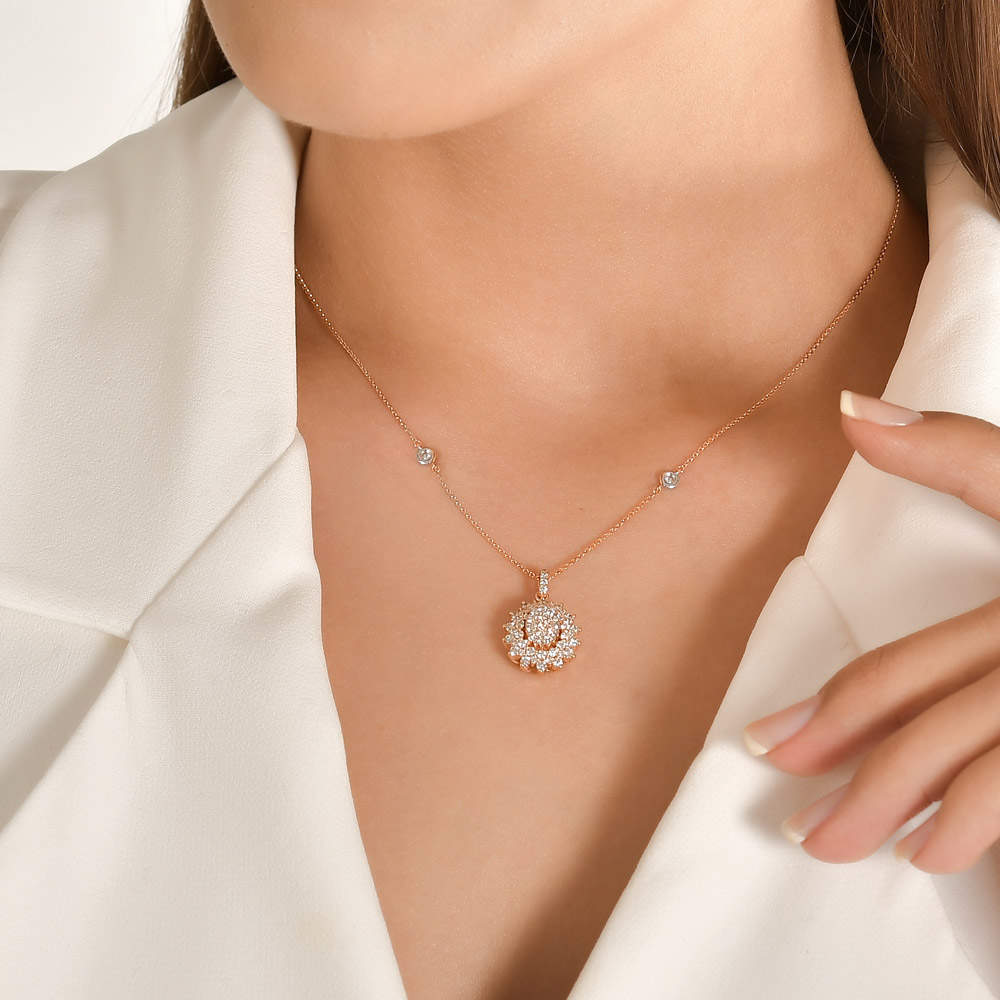 Design Pendant with Chain
