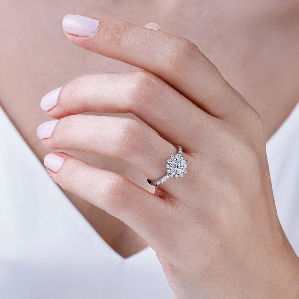 Modern Diamond Engagement Ring